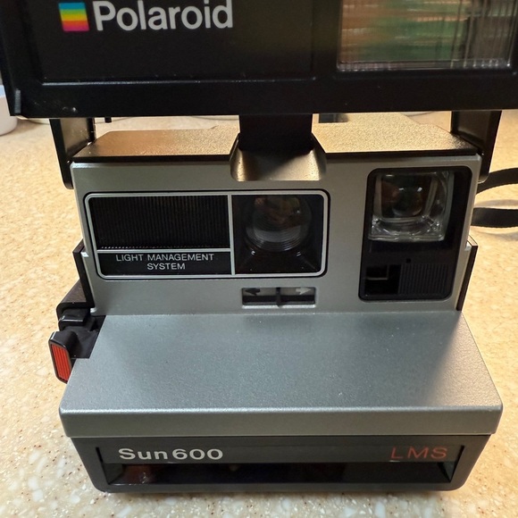 Polaroid Sun 600 LMS Camera - Black and Silver - Picture 15 of 16